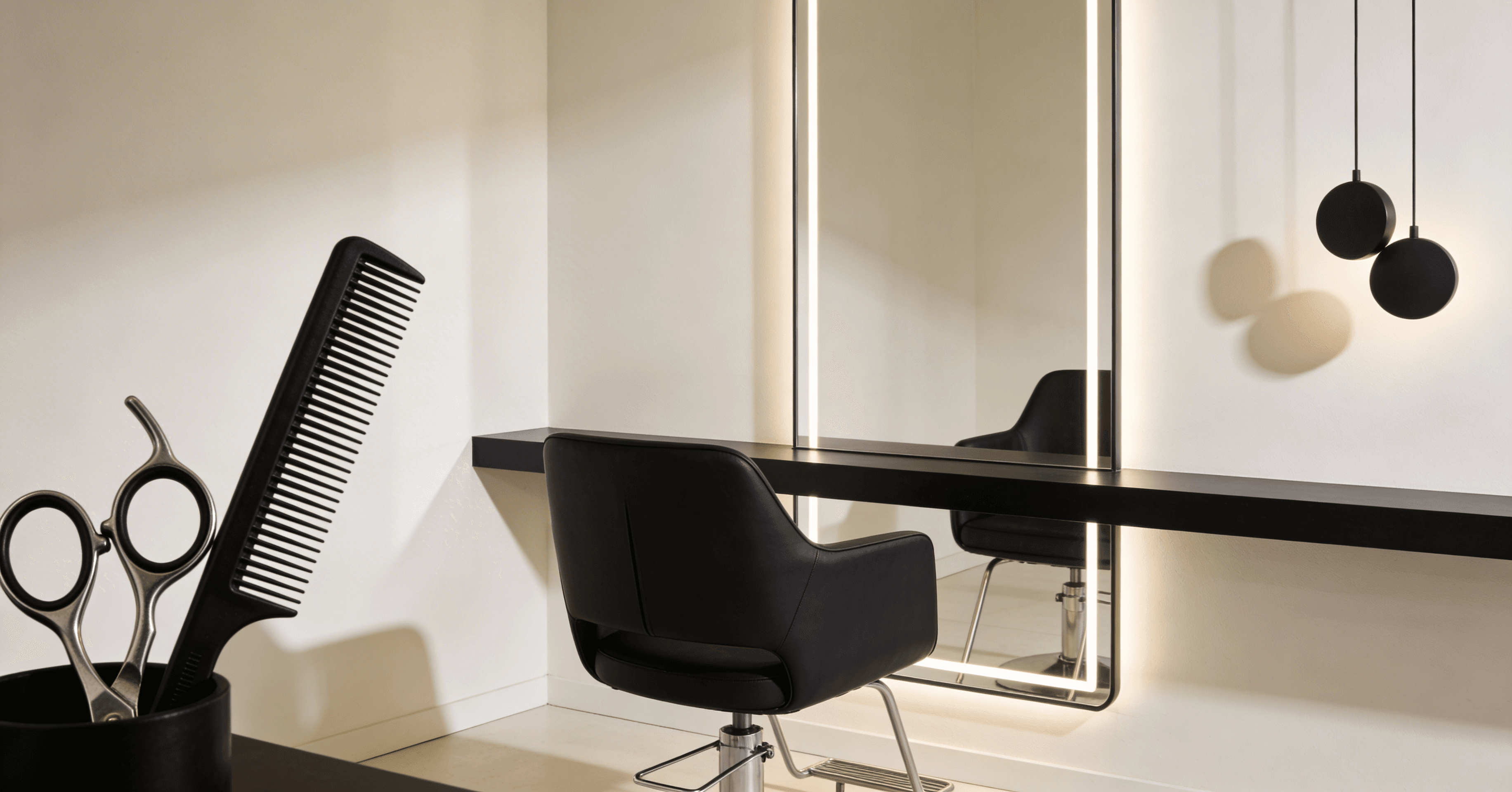 Website für Friseure und Kosmetiksalons: Warum Kunden online buchen und was dein Salon-Auftritt braucht